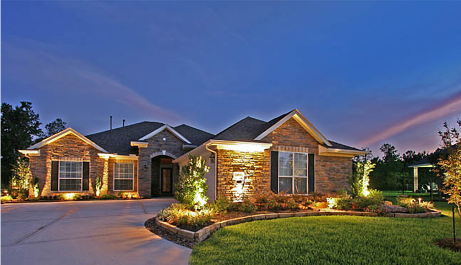 Outdoor landscape night lighting, YardBirds Landscaping, Kingwood TX.