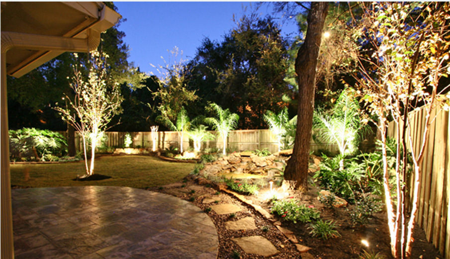 Outdoor landscape night lighting, YardBirds Landscaping, Kingwood TX.