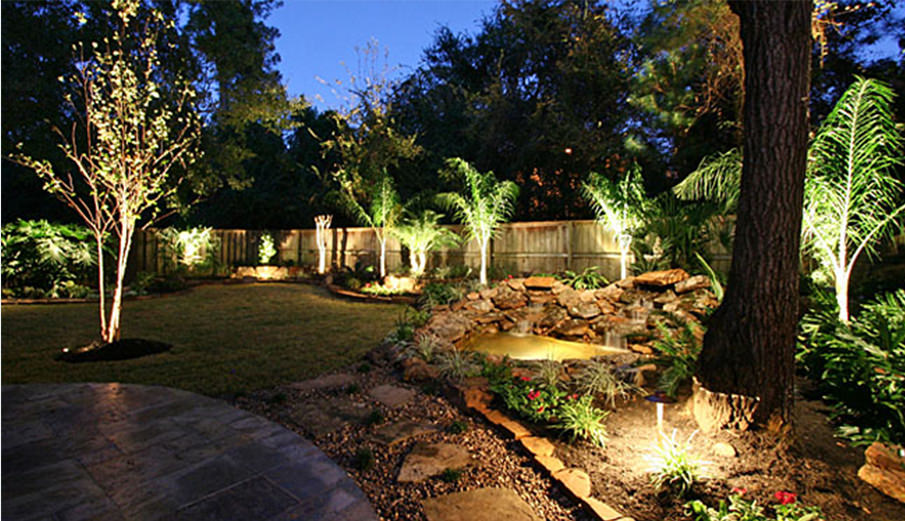 Outdoor landscape night lighting, YardBirds Landscaping, Kingwood TX.