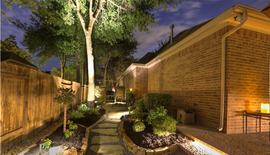 Outdoor landscape night lighting, YardBirds Landscaping, Kingwood TX.